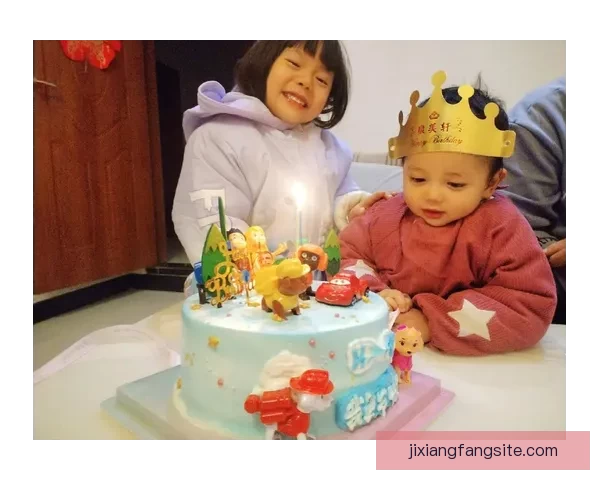 李月汝社媒晒照庆生 小宝生日快乐被爱温暖环绕为自己干杯